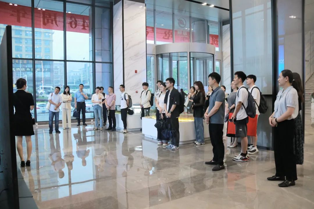 1754223962298408.jpg 1754223962298408.jpg